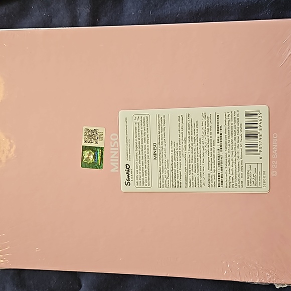 Sanrio Hello Kitty bundle standing mirror, make-up case, Keychain, &  figure NWT - Picture 9 of 9